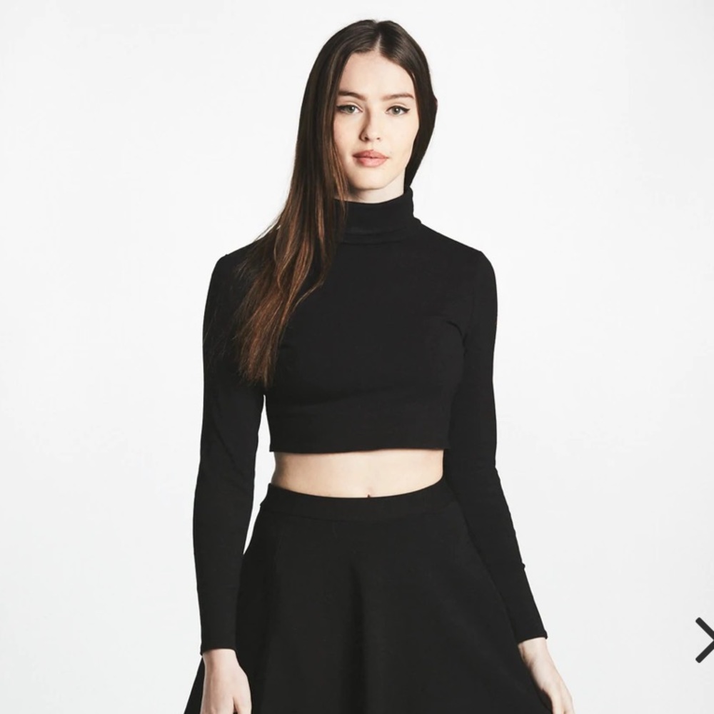 L'ecole de Femmes Crop Top Turtleneck